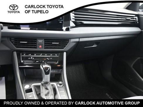 Used 2025 Volkswagen Jetta SE w/ Sunroof Package image 23