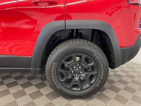 Used 2019 Jeep Cherokee Trailhawk AWD/4WD image 8