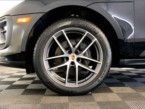 Certified 2023 Porsche Macan AWD/4WD image 11