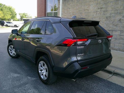 Used 2021 Toyota RAV4 LE FWD image 7