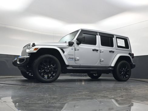 Used 2022 Jeep Wrangler Unlimited Sahara AWD/4WD image 40