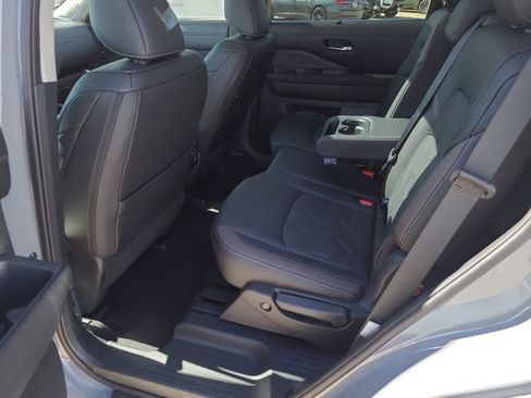 New 2026 Nissan Pathfinder Platinum image 9