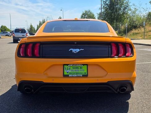 Used 2018 Ford Mustang Premium RWD image 4