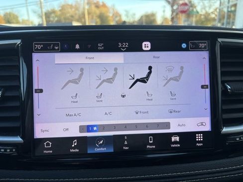 Used 2022 Chrysler Pacifica Limited image 18