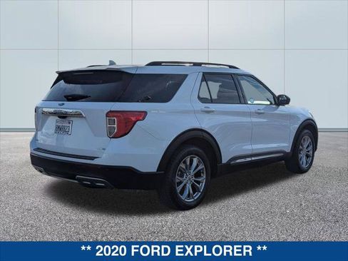 Certified 2020 Ford Explorer XLT w/ Equipment Group 202A image 5