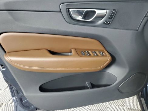 Certified 2025 Volvo XC60 B5 Plus AWD/4WD image 21