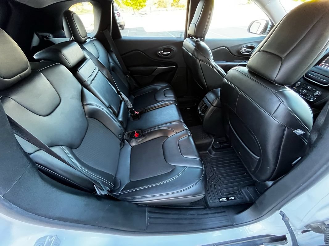 Used 2019 Jeep Cherokee Latitude Plus AWD/4WD image 17