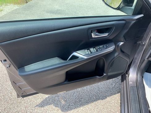 Used 2017 Toyota Camry SE FWD image 12