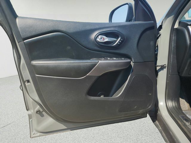 Used 2020 Jeep Cherokee Limited AWD/4WD image 19