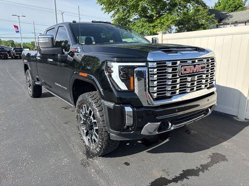 Used 2025 GMC Sierra 2500 Denali w/ Denali Reserve Package AWD/4WD image 2