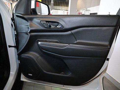 Used 2018 GMC Acadia SLT AWD/4WD image 27