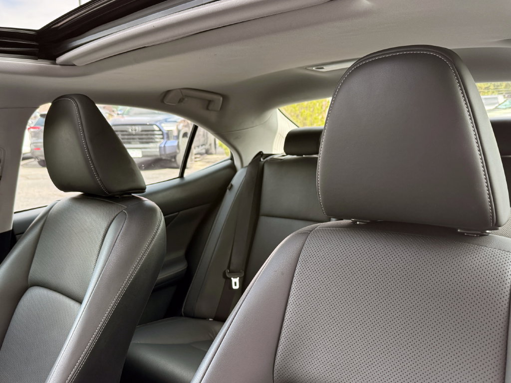 Used 2019 Lexus IS 300 AWD image 21
