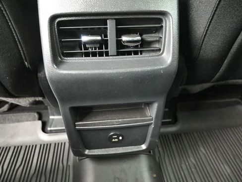 Used 2021 Ford Edge SE image 28