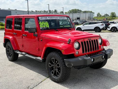 Used 2018 Jeep Wrangler Unlimited Sahara AWD/4WD image 11
