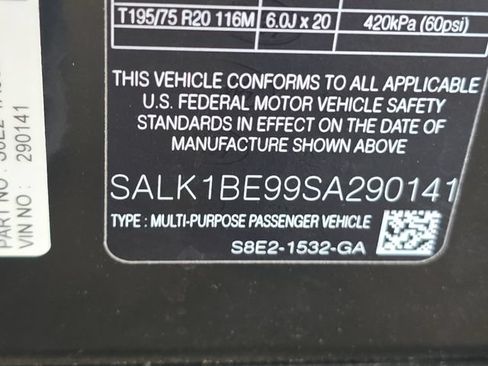 Certified 2025 Land Rover Range Rover Long Wheelbase Autobiography AWD/4WD image 37