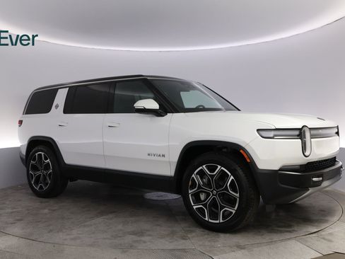 Used 2025 Rivian R1S Adventure AWD/4WD image 14