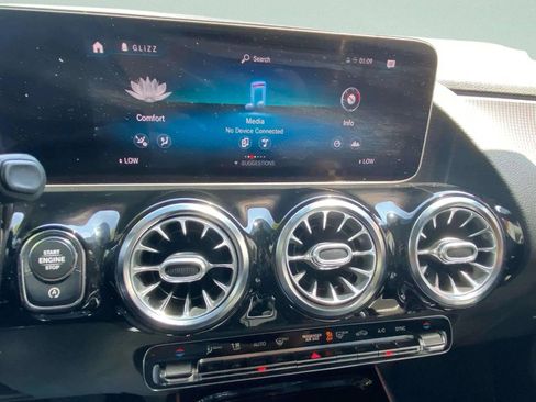 Used 2021 Mercedes-Benz GLA 250 4MATIC image 31