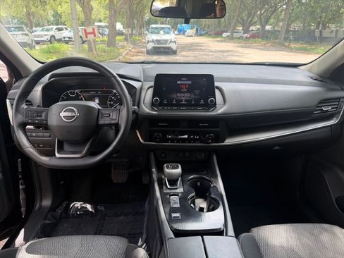 Used 2025 Nissan Rogue SV FWD image 34