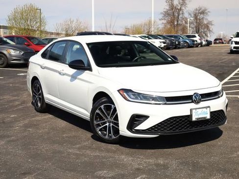 Used 2025 Volkswagen Jetta Sport FWD image 2
