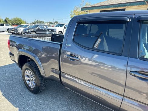 Used 2017 Toyota Tacoma SR5 image 9