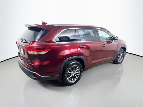 Certified 2018 Toyota Highlander XLE AWD/4WD image 7