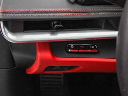 Used 2022 Chevrolet Corvette Stingray Premium Cpe w/ Z51 Performance Package RWD image 18