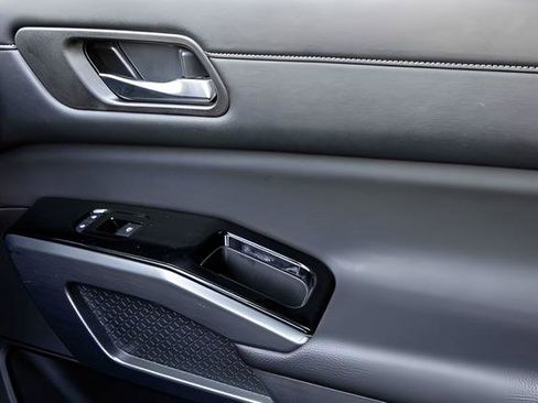 Certified 2024 Nissan Pathfinder SL image 17