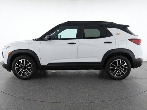 Used 2025 Chevrolet TrailBlazer LT FWD image 5