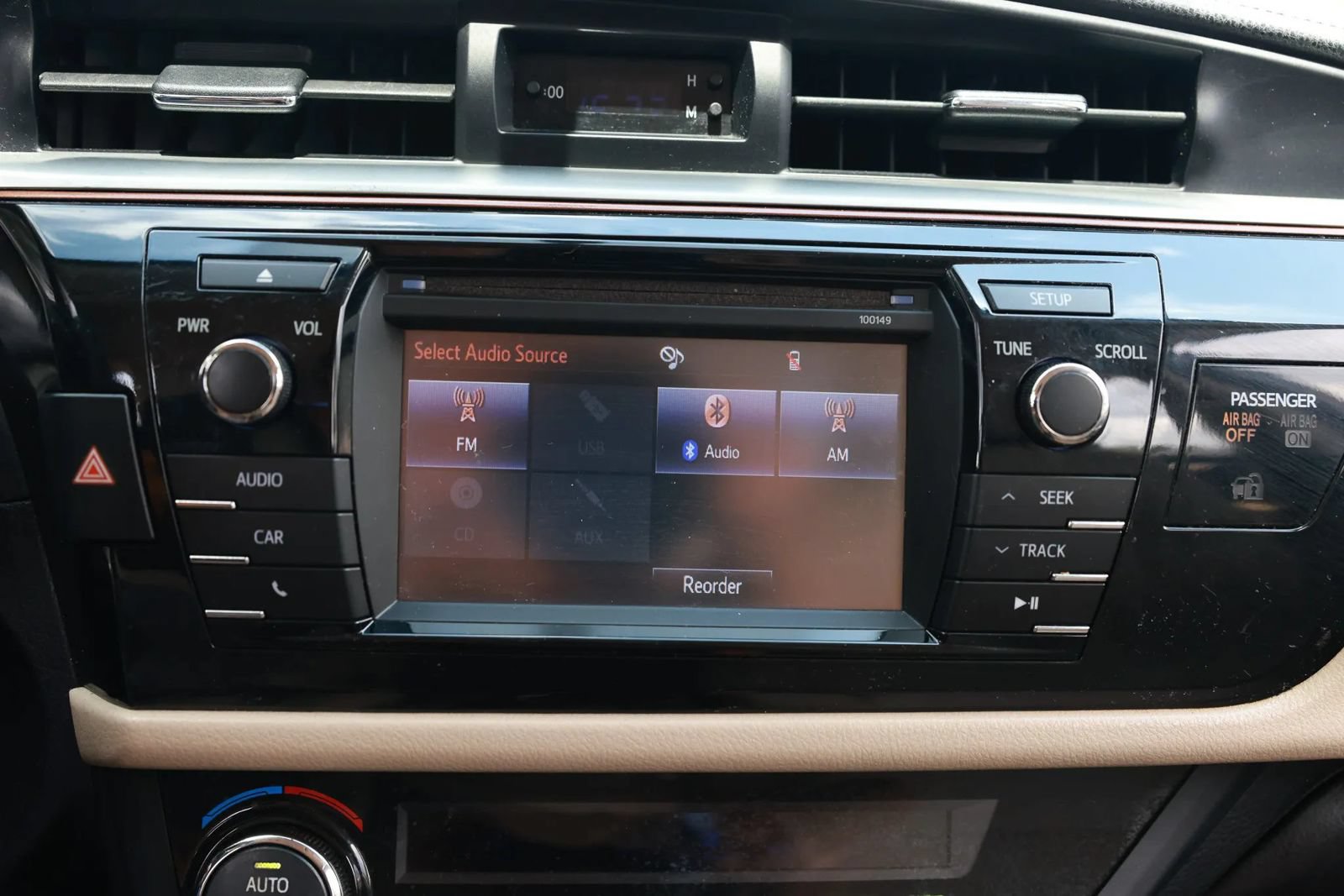 Used 2015 Toyota Corolla LE FWD image 34