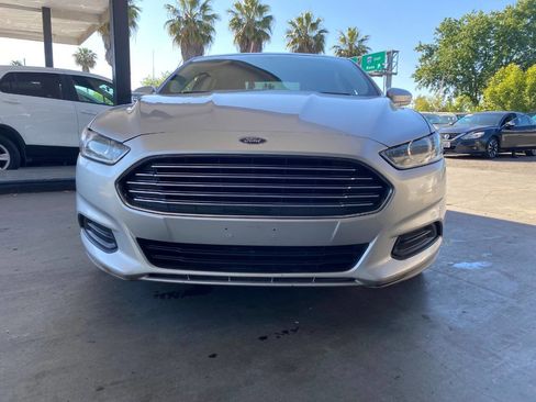 Used 2015 Ford Fusion SE FWD image 4