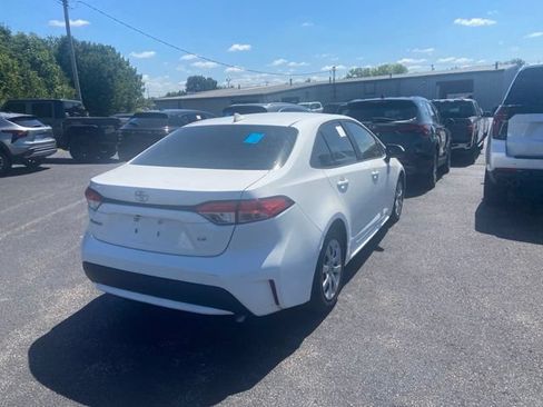 Used 2020 Toyota Corolla LE FWD image 3