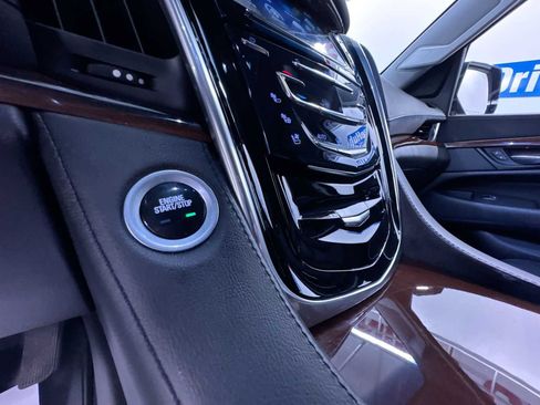 Used 2018 Cadillac Escalade Luxury AWD/4WD image 17
