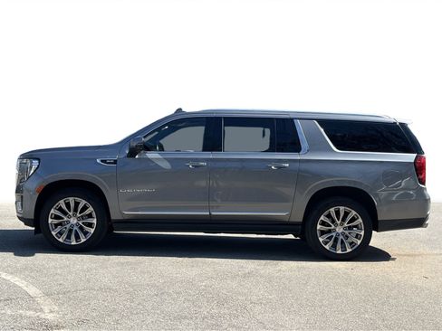 Used 2021 GMC Yukon XL Denali w/ Denali Premium Package image 24