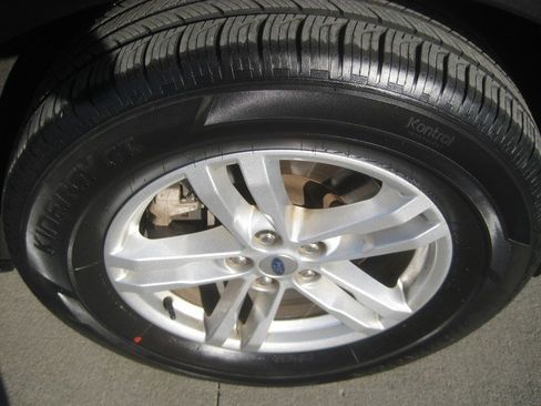 Used 2021 Ford Explorer XLT w/ Equipment Group 202A image 10