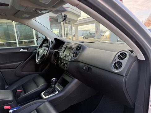 Used 2012 Volkswagen Tiguan S image 46