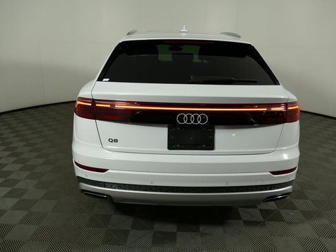 Used 2024 Audi Q8 Premium image 4