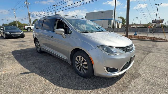 Used 2020 Chrysler Pacifica Touring-L Plus FWD image 2