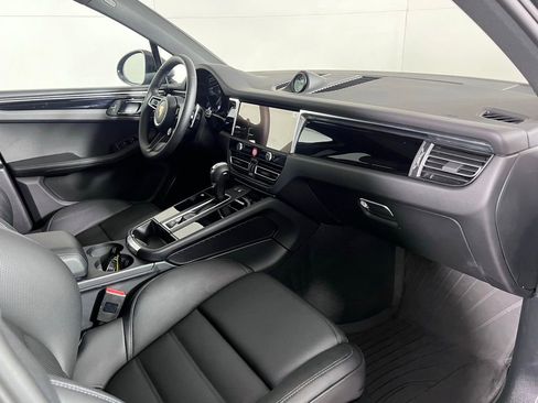 Certified 2026 Porsche Macan AWD/4WD image 19