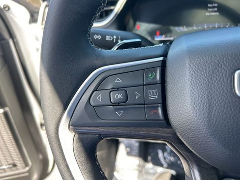 Used 2023 Jeep Grand Cherokee Limited w/ Luxury Tech Group II image 49