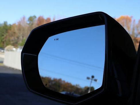 Used 2023 GMC Yukon XL SLT image 13