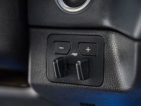 Used 2023 Toyota Tundra Platinum image 32