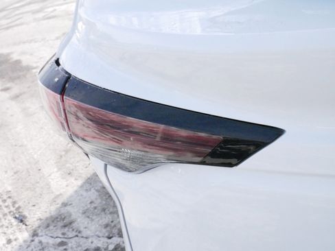 Used 2025 Toyota Sienna LE image 17