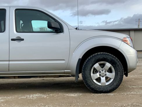 Used 2012 Nissan Frontier SV image 9