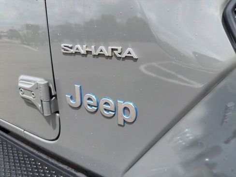 Used 2021 Jeep Wrangler Unlimited Sahara w/ Cold Weather Group AWD/4WD image 5
