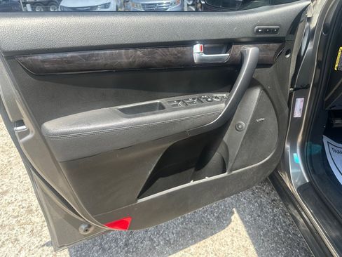 Used 2014 Kia Sorento LX w/ Touring Package (LX) image 10