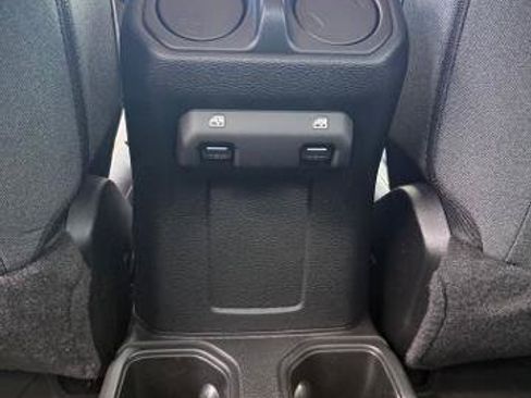 Used 2024 Jeep Gladiator Sport AWD/4WD image 8