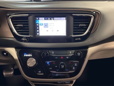Used 2023 Chrysler Voyager LX FWD image 26