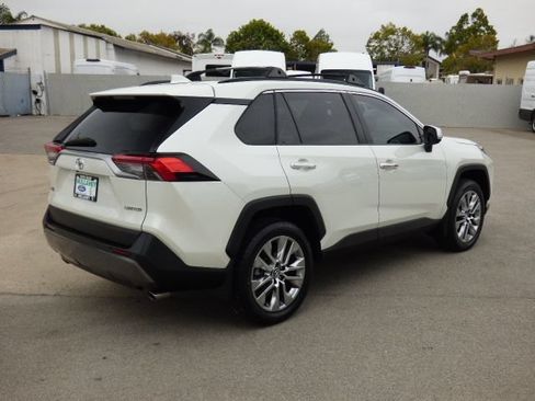 Used 2020 Toyota RAV4 Limited FWD image 3
