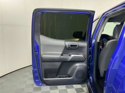 Used 2022 Toyota Tacoma SR5 RWD image 23