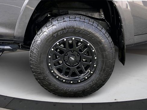 Used 2022 Toyota 4Runner TRD Off-Road image 33